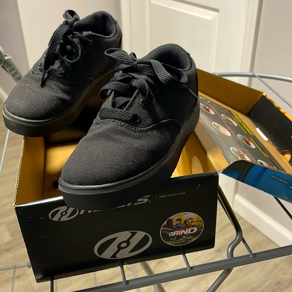 Heelys black size 1